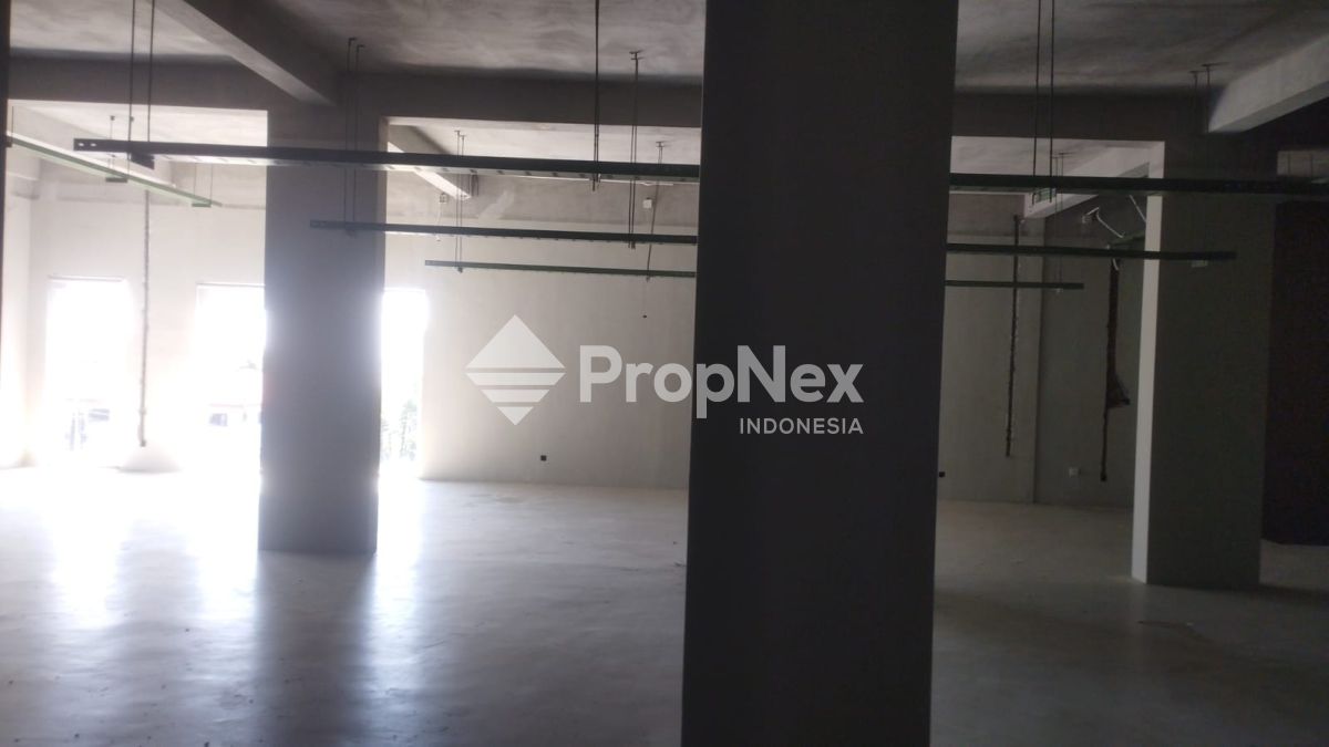 Gedung Komersial Nol Jalan di Pandaan Pasuruan — foto 9